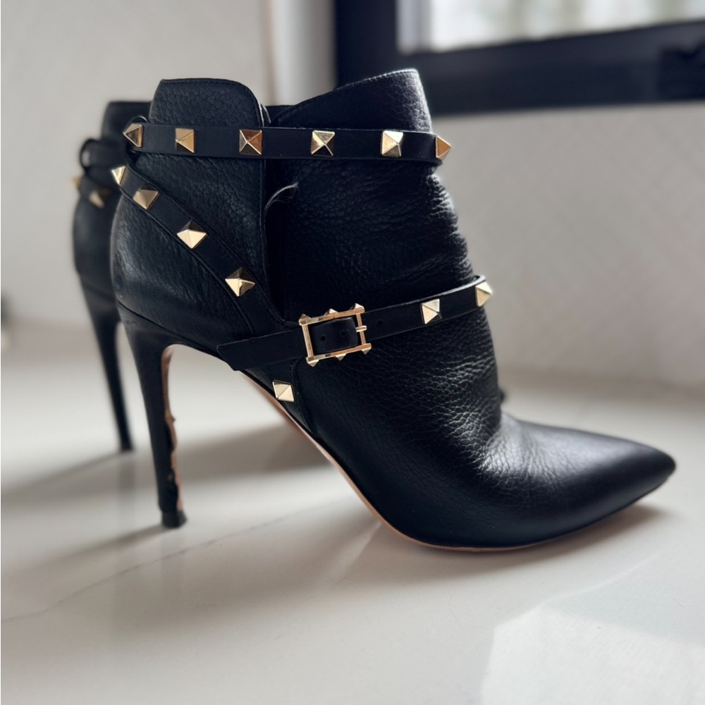 Valentino Garavani / Black Heeled Boots with Gold Studs